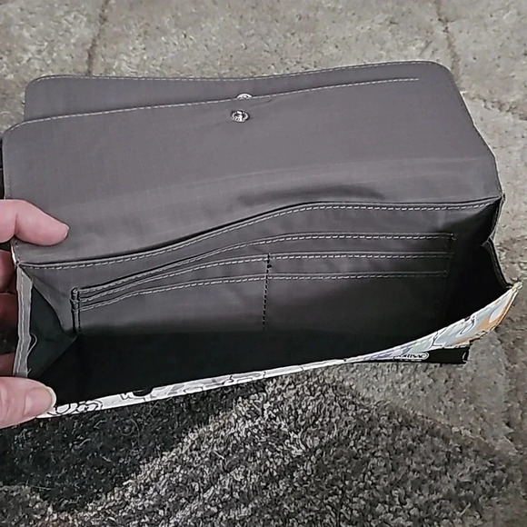 Lesportsac muticompartment Wallet NWOT - Picture 3 of 4